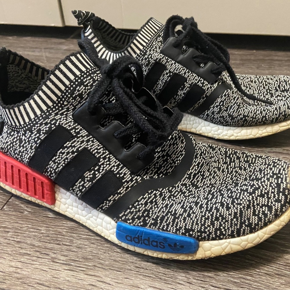 ADIDAS NMD R1 PRIMEKNIT GREY GLITCH BOOST MENS SHOES - SIZE 9